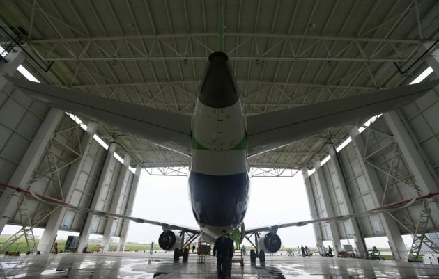 Le C919 dans un hangar de l'aéroport de Shanghai Pudong, le 4 mai 2017 [STR / AFP]
