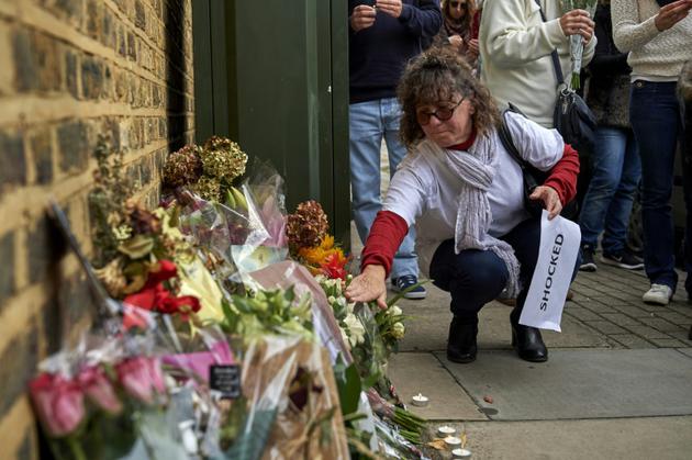 Des fleurs déposées après une marche le 8 octobre 2017 à Londres en hommage à Sophie Lionnet, une jeune fille au pair française retrouvée morte en septembre  [NIKLAS HALLE'N / AFP/Archives]
