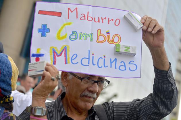 Les médecins et le personnel de santé manifestent à Caracas, au Vénézuela, le 22 mai 2017 [LUIS ROBAYO                          / AFP]