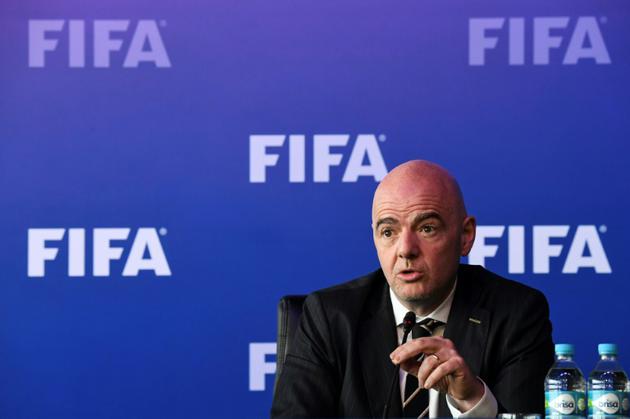 Lé patron de la Fifa Gianni Infantino s'exprime au sujet de l'arbitrage vidéo, lors d'un point presse à Bogota, le 16 mars 2018 [Luis ACOSTA / AFP]