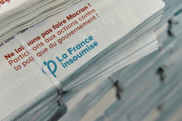 Des prospectus de la convention de LFI, le 25 novembre 2017 à Cournon-d'Auvergne près de Clermont-Ferrand [Thierry Zoccolan / AFP]